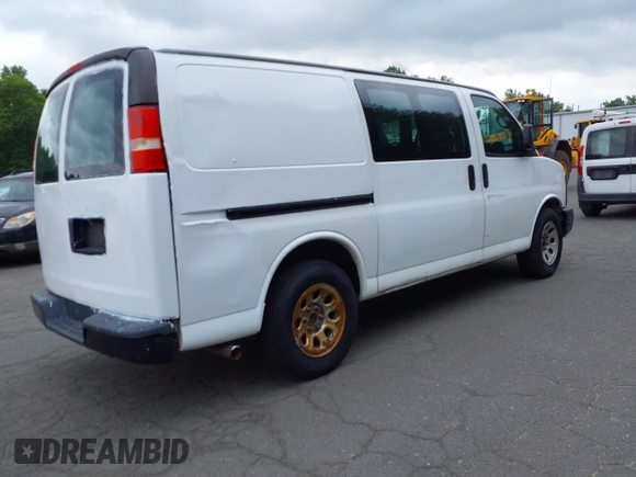 2013 Chevrolet Express Cargo z VIN 1GCSGAFX2D1162792, wystawiony jako IAAI lot #42610323 z przebiegiem 199 876 mil mil oraz . Historia ofert i sprzedaży dostępna na DreamBid. Obrazek 4.