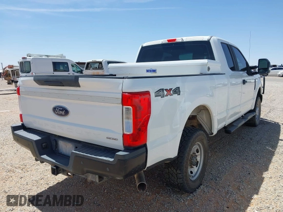 2017 Ford F-250 XLT z VIN 1FT7X2B67HEB14146, wystawiony jako IAAI lot #42256811 z przebiegiem 121 617 mil mil oraz . Historia ofert i sprzedaży dostępna na DreamBid. Obrazek 4.