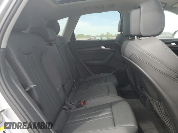 2024 Audi Q5 S line Premium Plus z VIN WA1EABFY9R2028418, wystawiony jako Copart lot #56371775 z przebiegiem 15 104 mil mil oraz Szkoda całkowita • Salvage title. Historia ofert i sprzedaży dostępna na DreamBid. Obrazek 10.