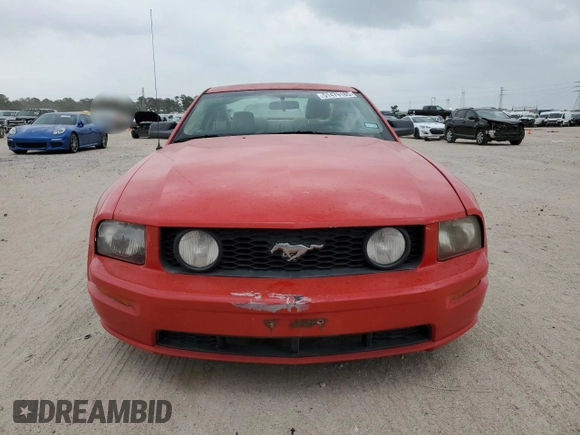 2005 Ford Mustang Deluxe z VIN 1ZVHT80N855181893, wystawiony jako Copart lot #51479185 z przebiegiem 98 450 mil mil oraz Szkoda całkowita • Salvage title. Historia ofert i sprzedaży dostępna na DreamBid. Obrazek 5.