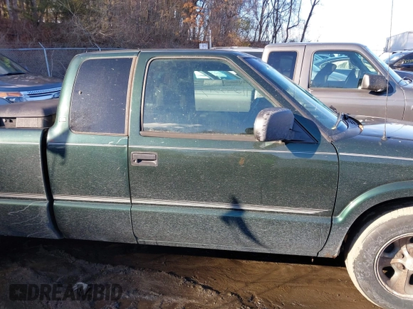 2003 Chevrolet S-10 with VIN 1GCCS19H638165384, listed as a IAAI auction lot 41543313 with 117,386 mi miles and . Bid and sale history available at DreamBid. Image 13.
