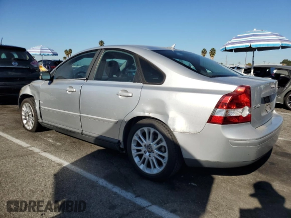 2005 Volvo S40 with VIN YV1MS390452080747, listed as a Copart auction lot 85923554 with 98,185 mi miles and Salvage Title. Bid and sale history available at carsss.com. Image 2.