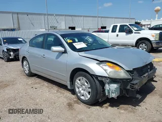2009 Nissan Altima 2.5 z VIN 1N4AL21E19N542229, wystawiony jako IAAI lot #42199831 z przebiegiem 128 531 mil mil oraz . Historia ofert i sprzedaży dostępna na DreamBid. Obrazek 1.