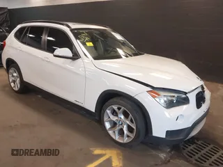2014 BMW X1 sDrive28i z VIN WBAVM1C5XEVW49254, wystawiony jako IAAI lot #42015853 z przebiegiem 79 568 mil mil oraz . Historia ofert i sprzedaży dostępna na DreamBid. Obrazek 1.