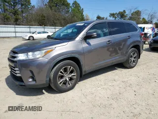 2019 Toyota Highlander LE z VIN 5TDZARFH3KS049540, wystawiony jako Copart lot #50479885 z przebiegiem 85 566 mil mil oraz Szkoda całkowita • Salvage title. Historia ofert i sprzedaży dostępna na DreamBid. Obrazek 1.