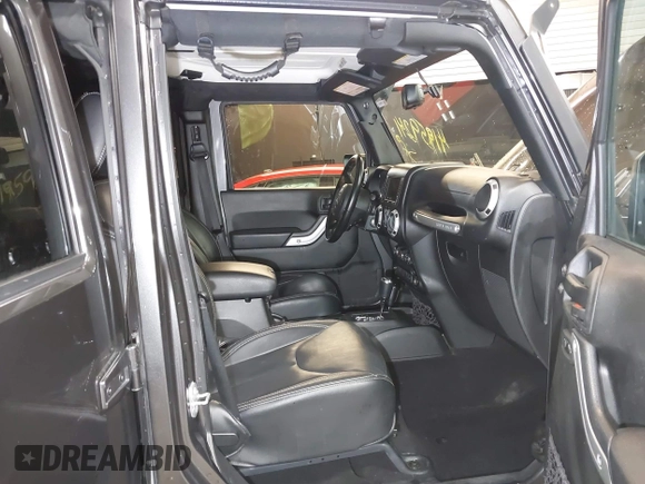 2017 Jeep Wrangler Unlimited Sahara z VIN 1C4BJWEG5HL746971, wystawiony jako IAAI lot #41959241 z przebiegiem 47 458 mil mil oraz . Historia ofert i sprzedaży dostępna na DreamBid. Obrazek 5.