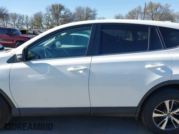 2018 Toyota RAV4 XLE z VIN 2T3WFREV3JW483398, wystawiony jako IAAI lot #41740776 z przebiegiem 70 640 mil mil oraz . Historia ofert i sprzedaży dostępna na DreamBid. Obrazek 15.