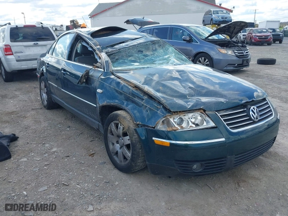 2001 Volkswagen Passat GLX with VIN WVWTH63B51E124484, listed as a IAAI auction lot 42043719 with 42,585 mi miles. Bid and sale history available at carsss.com. Image 6.