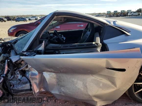 2019 Aston Martin Vantage z VIN SCFSMGAW9KGN00355, wystawiony jako Copart lot #42328315 z przebiegiem Nie podano mil oraz Nie do naprawy • Non repairable. Historia ofert i sprzedaży dostępna na DreamBid. Obrazek 7.