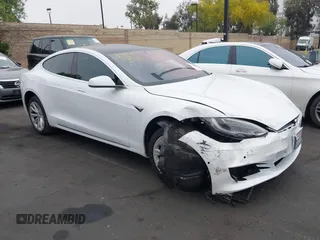 2017 Tesla Model S 60 z VIN 5YJSA1E19HF189578, wystawiony jako IAAI lot #42374977 z przebiegiem 40 844 mil mil oraz . Historia ofert i sprzedaży dostępna na DreamBid. Obrazek 1.
