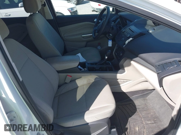 2017 Ford Escape SE with VIN 1FMCU9GD3HUA40233, listed as a IAAI auction lot 42126271 with 284,937 mi miles. Bid and sale history available at carsss.com. Image 5.