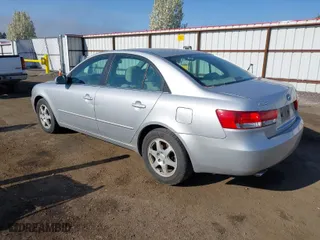 2006 Hyundai Sonata GLS with VIN 5NPEU46F16H057784, listed as a IAAI auction lot 42087825 with 174,120 mi miles. Bid and sale history available at carsss.com. Image 3.