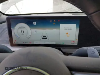 2024 Genesis GV60 z VIN KMUKEDSBXRU021487, wystawiony jako IAAI lot #41593903 z przebiegiem 10 961 mil mil oraz . Historia ofert i sprzedaży dostępna na DreamBid. Obrazek 7.