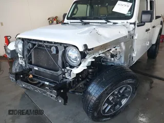 2020 Jeep Gladiator Overland with VIN 1C6HJTFG7LL139896, listed as a IAAI auction lot 41347570 with 98,484 mi miles and . Bid and sale history available at DreamBid. Image 6.