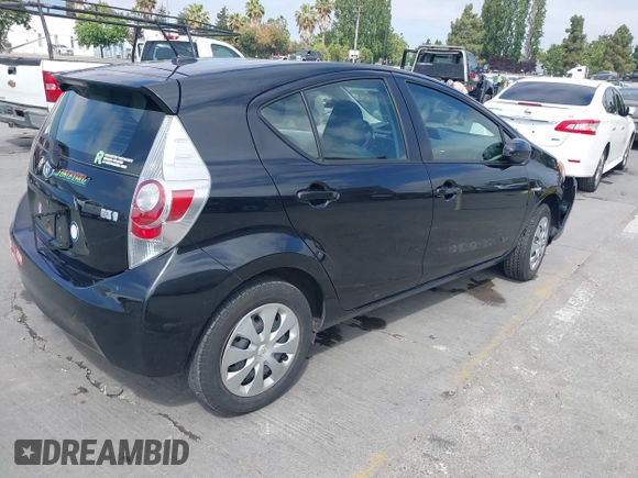 2014 Toyota Prius One z VIN JTDKDTB33E1569335, wystawiony jako IAAI lot #42483772 z przebiegiem Nie podano mil oraz . Historia ofert i sprzedaży dostępna na DreamBid. Obrazek 4.