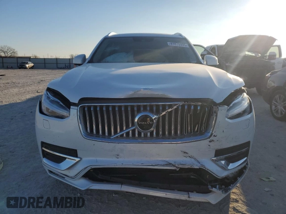 2022 Volvo XC90 Inscription with VIN YV4A221L2N1827855, listed as a Copart auction lot 41870335 with 29,792 mi miles and Salvage title. Bid and sale history available at DreamBid. Image 5.