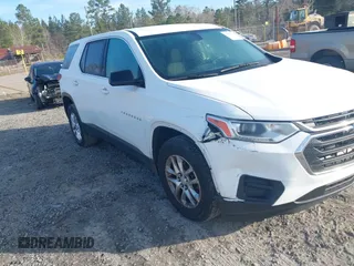 2019 Chevrolet Traverse LS z VIN 1GNERFKW6KJ241033, wystawiony jako IAAI lot #41640948 z przebiegiem 61 307 mil mil oraz . Historia ofert i sprzedaży dostępna na DreamBid. Obrazek 6.