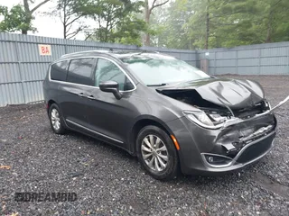 2019 Chrysler Pacifica Touring L с VIN 2C4RC1BG1KR651984, выставлен на аукционе IAAI как лот 42447758 с пробегом 87 510 миль миль и . История ставок и продаж доступна на DreamBid. Изображение 1.