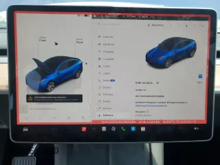 2024 Tesla Model Y z VIN 7SAYGDED3RF006264, wystawiony jako Copart lot #55210365 z przebiegiem 19 394 mil mil oraz Szkoda całkowita • Salvage title. Historia ofert i sprzedaży dostępna na DreamBid. Obrazek 9.