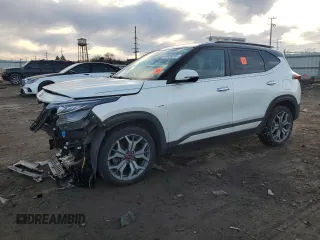 2021 Kia Seltos SX with VIN KNDETCA28M7073418, listed as a Copart auction lot 43989205 with 67,825 mi miles and Salvage Title. Bid and sale history available at carsss.com. Image 1.
