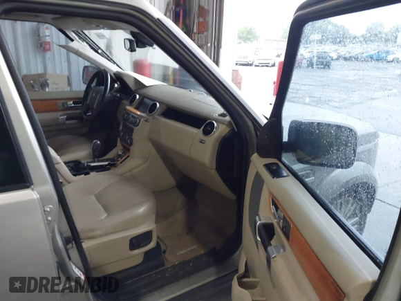 2011 Land Rover LR4 HSE z VIN SALAG2D47BA556482, wystawiony jako IAAI lot #42355286 z przebiegiem 153 692 mil mil oraz . Historia ofert i sprzedaży dostępna na DreamBid. Obrazek 5.