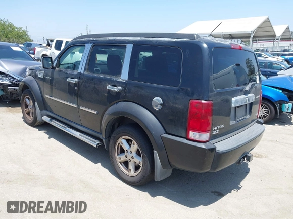 2007 Dodge Nitro SLT z VIN 1D8GT58K27W578490, wystawiony jako IAAI lot #42335125 z przebiegiem 125 826 mil mil oraz . Historia ofert i sprzedaży dostępna na DreamBid. Obrazek 3.