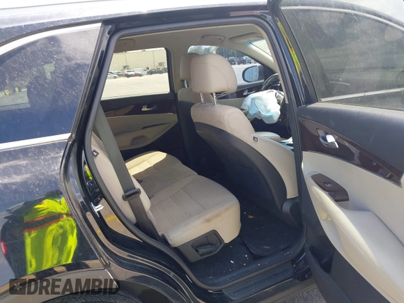 2017 Kia Sorento LX with VIN 5XYPG4A34HG276651, listed as a IAAI auction lot 41971527 with 122,640 mi miles. Bid and sale history available at carsss.com. Image 8.