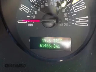 2005 Ford Mustang GT Deluxe с VIN 1ZVFT85H355174523, выставлен на аукционе IAAI как лот 42532902 с пробегом 61 406 миль миль и . История ставок и продаж доступна на DreamBid. Изображение 15.