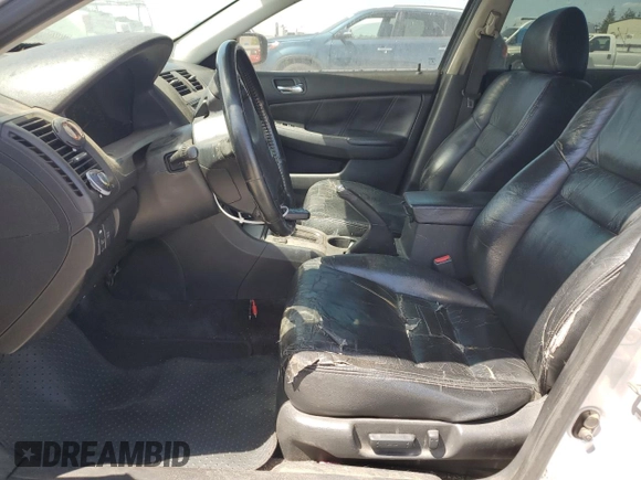 2003 Honda Accord EX z VIN 1HGCM66503A058827, wystawiony jako Copart lot #57183375 z przebiegiem 188 782 mil mil oraz Czysty tytuł • Clean title. Historia ofert i sprzedaży dostępna na DreamBid. Obrazek 7.
