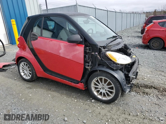 2011 Smart fortwo Pure z VIN WMEEJ3BA5BK487747, wystawiony jako Copart lot #49703445 z przebiegiem 93 489 mil mil oraz Szkoda całkowita • Salvage title. Historia ofert i sprzedaży dostępna na DreamBid. Obrazek 4.