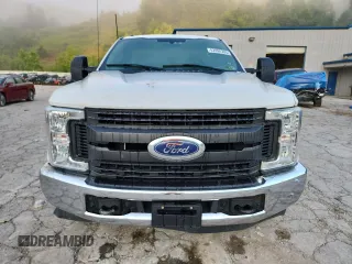 2017 Ford F-250 XL z VIN 1FTBF2A67HEE17619, wystawiony jako Copart lot #62890205 z przebiegiem 149 123 mil mil oraz Szkoda całkowita • Salvage title. Historia ofert i sprzedaży dostępna na DreamBid. Obrazek 5.