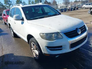 2008 Volkswagen Touareg 2 V6 with VIN WVGBE77L48D033523, listed as a IAAI auction lot 41076281 with 202,286 mi miles. Bid and sale history available at carsss.com. Image 1.