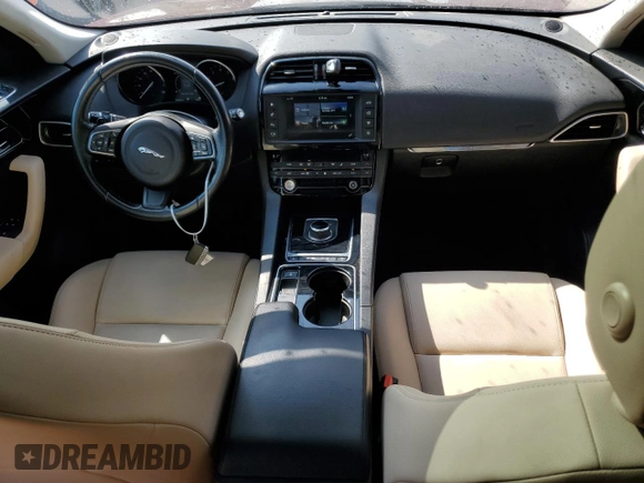 2017 Jaguar F-Pace 35t Premium z VIN SADCJ2BV0HA068470, wystawiony jako Copart lot #60656155 z przebiegiem 45 663 mil mil oraz Czysty tytuł • Clean title. Historia ofert i sprzedaży dostępna na DreamBid. Obrazek 8.