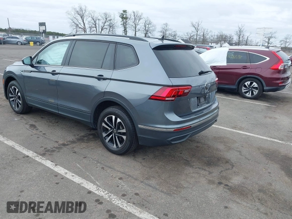 2022 Volkswagen Tiguan S with VIN 3VV0B7AX1NM042942, listed as a IAAI auction lot 41715996 with 30,390 mi miles. Bid and sale history available at carsss.com. Image 3.