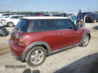 2007 MINI Hardtop z VIN WMWMF335X7TT55336, wystawiony jako Copart lot #51109595 z przebiegiem 132 358 mil mil oraz Czysty tytuł • Clean title. Historia ofert i sprzedaży dostępna na DreamBid. Obrazek 3.