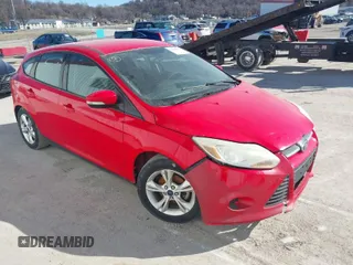2014 Ford Focus SE z VIN 1FADP3K20EL200353, wystawiony jako IAAI lot #41659047 z przebiegiem 156 421 mil mil oraz . Historia ofert i sprzedaży dostępna na DreamBid. Obrazek 1.