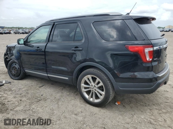 2018 Ford Explorer XLT z VIN 1FM5K7D80JGA63547, wystawiony jako Copart lot #54428935 z przebiegiem 90 398 mil mil oraz Szkoda całkowita • Salvage title. Historia ofert i sprzedaży dostępna na DreamBid. Obrazek 2.