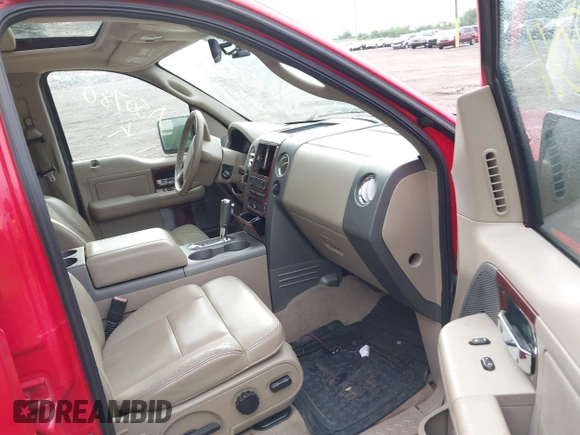 2005 Ford F-150 XLT z VIN 1FTPW14575FA50780, wystawiony jako IAAI lot #42338011 z przebiegiem 183 463 mil mil oraz . Historia ofert i sprzedaży dostępna na DreamBid. Obrazek 5.