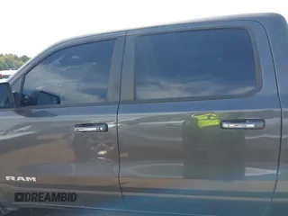 2019 Ram 1500 Big Horn z VIN 1C6RRFFG8KN743717, wystawiony jako IAAI lot #40321463 z przebiegiem 89 387 mil mil oraz . Historia ofert i sprzedaży dostępna na DreamBid. Obrazek 14.