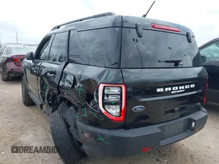 2024 Ford Bronco Sport Big Bend z VIN 3FMCR9B65RRE85883, wystawiony jako IAAI lot #42137477 z przebiegiem 26 003 mil mil oraz . Historia ofert i sprzedaży dostępna na DreamBid. Obrazek 3.