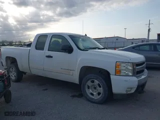 2007 Chevrolet Silverado 1500 LT w/1LT with VIN 1GCEC19J27Z529776, listed as a IAAI auction lot 42041689 with 178,252 mi miles. Bid and sale history available at carsss.com. Image 13.