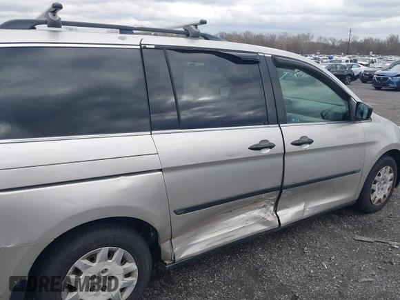 2006 Honda Odyssey LX with VIN 5FNRL38216B105808, listed as a IAAI auction lot 41737585 with 193,915 mi miles. Bid and sale history available at carsss.com. Image 6.