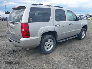 2008 Chevrolet Tahoe 3LT z VIN 1GNFK13008R260063, wystawiony jako IAAI lot #41865118 z przebiegiem 218 009 mil mil oraz . Historia ofert i sprzedaży dostępna na DreamBid. Obrazek 4.