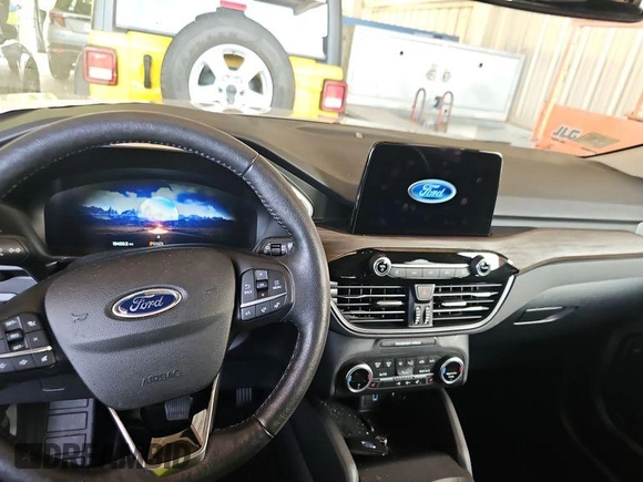2020 Ford Escape Titanium Hybrid with VIN 1FMCU0DZ5LUB81972, listed as a IAAI auction lot 42679188 with 19,400 mi miles and . Bid and sale history available at DreamBid. Image 9.