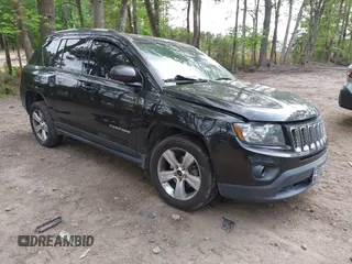 2016 Jeep Compass Sport z VIN 1C4NJCBA5GD742875, wystawiony jako IAAI lot #42130832 z przebiegiem Nie podano mil oraz . Historia ofert i sprzedaży dostępna na DreamBid. Obrazek 1.