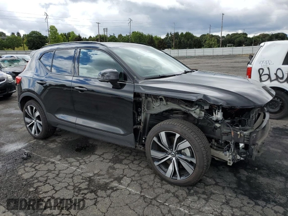 2022 Volvo XC40 Twin Plus z VIN YV4ED3UR3N2713780, wystawiony jako Copart lot #58767174 z przebiegiem 23 486 mil mil oraz Szkoda całkowita • Salvage title. Historia ofert i sprzedaży dostępna na DreamBid. Obrazek 4.