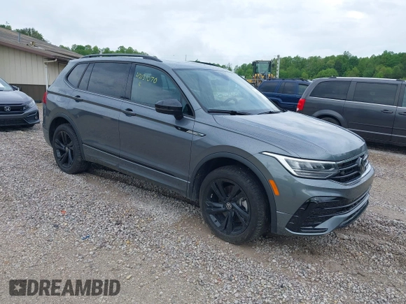 2024 Volkswagen Tiguan SE R-Line Black with VIN 3VV8B7AX1RM181025, listed as a IAAI auction lot 42131070 with 5,497 mi miles and . Bid and sale history available at DreamBid. Image 1.