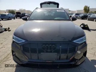 2022 Audi e-tron Premium Plus with VIN WA1LAAGE3NB009881, listed as a Copart auction lot 55096875 with 31,718 mi miles and Salvage title. Bid and sale history available at DreamBid. Image 5.