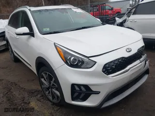 2020 Kia Niro Touring with VIN KNDCC3LC6L5422776, listed as a IAAI auction lot 41463708 with 81,470 mi miles. Bid and sale history available at carsss.com. Image 1.