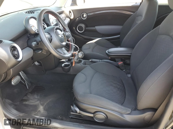 2011 MINI Hardtop S with VIN WMWSV3C57BTY16043, listed as a Copart auction lot 59337575 with 84,617 mi miles and Salvage title. Bid and sale history available at DreamBid. Image 7.